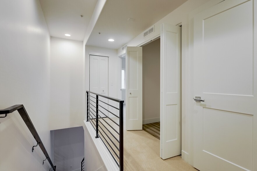 Building Photo - 4437 Tennyson St
