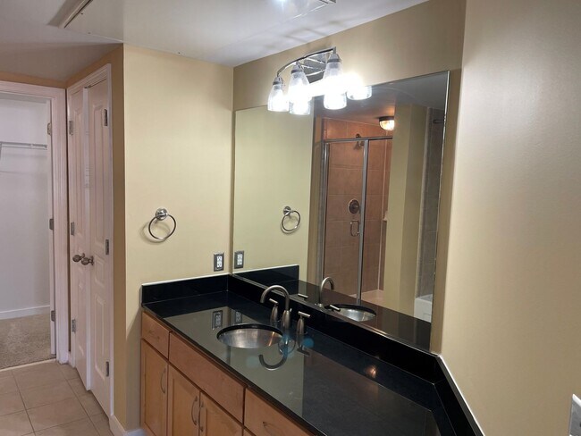 Building Photo - Sleek City Living: Oversized 2BR with Open Floor Plan