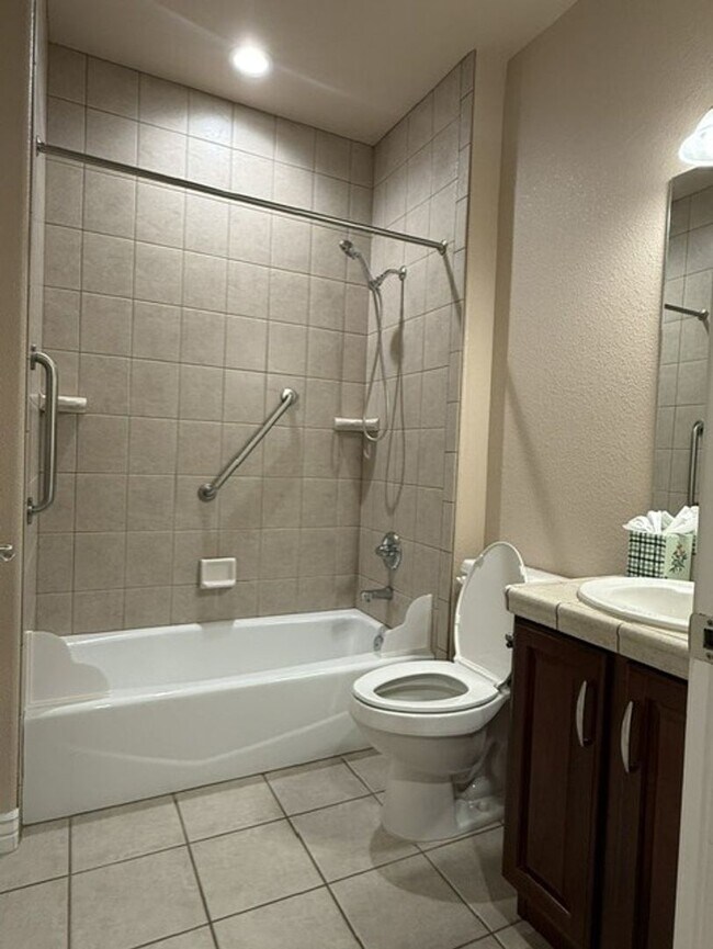 Building Photo - 400 Sterling Dr