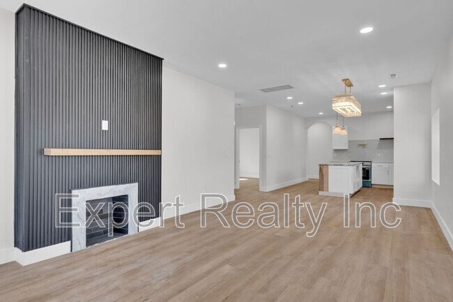 Building Photo - 1720 34th Pl N