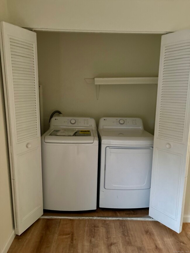 Building Photo - 11 King Arthur Dr