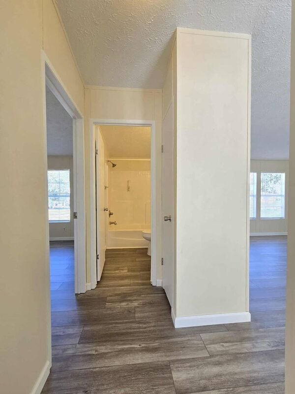 Building Photo - 127 Knollwood Dr