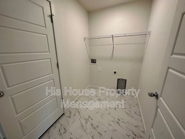 Building Photo - 3908 Canoe St