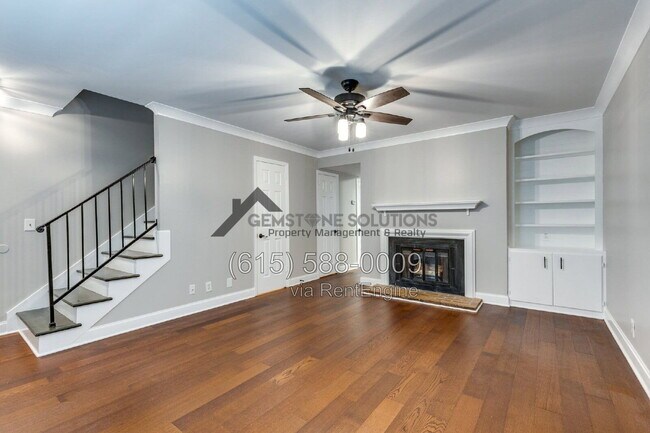 Building Photo - 717 Fox Ridge Dr