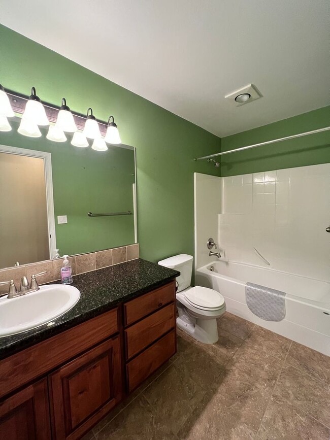 Building Photo - Well Maintained Home in Pelican Point Comm...
