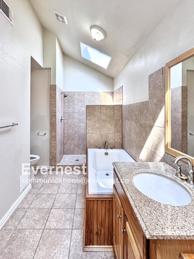 Building Photo - 8731 Summit Pines Dr