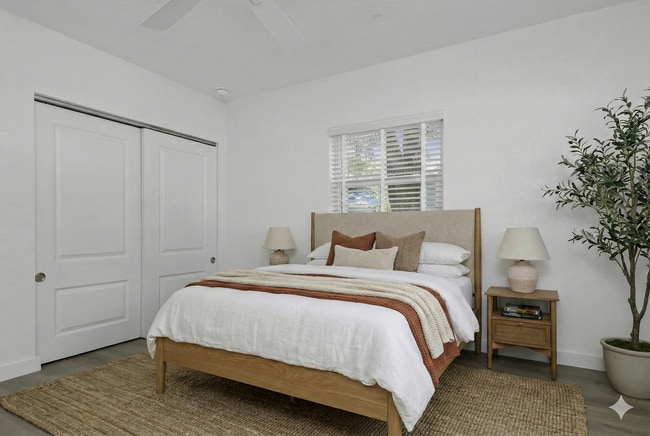 Building Photo - 2710 Boca Ciega Dr N