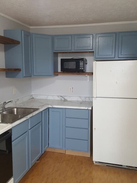 Kitchen - 220 N Blair St