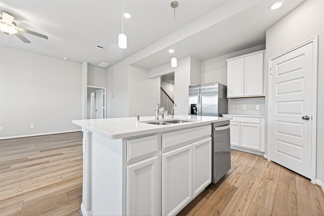 Building Photo - 1322 Eagle Pass Dr