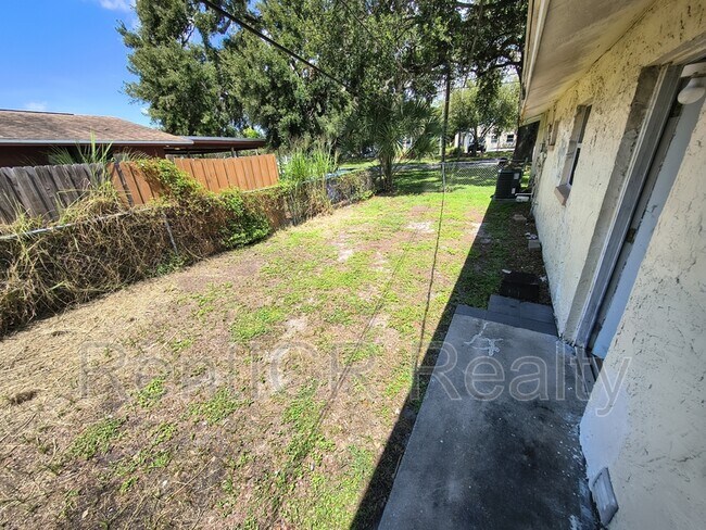 Building Photo - 561 Laura Ln