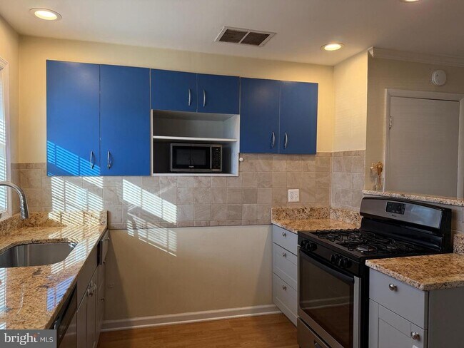 Building Photo - 5206 Easton Dr