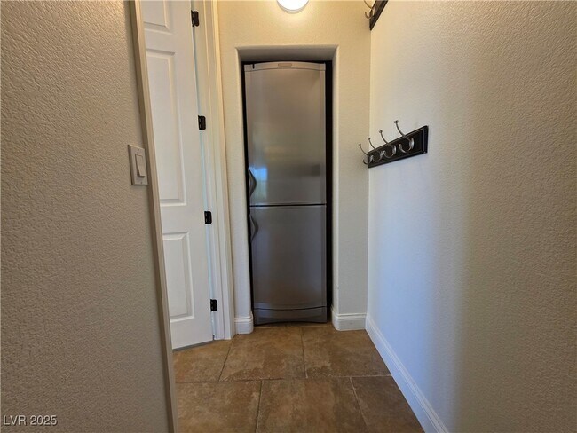 Building Photo - 5495 Alden Bend Dr