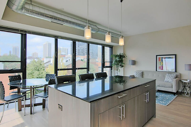 Building Photo - 221 W Scott St