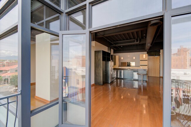 Building Photo - Luxury Gold Lofts! Bright Open Floor Plan with City Views-Secure Parking