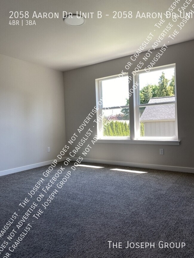 Building Photo - 2058 Aaron Dr