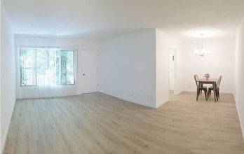 Building Photo - 943 6th Street in Santa Monica - North of ...