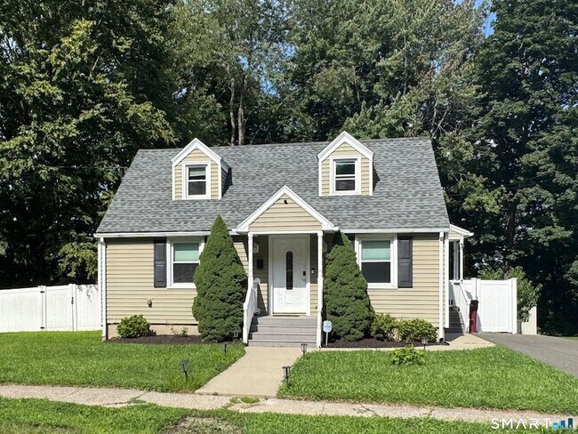 Building Photo - 439 Quinn St