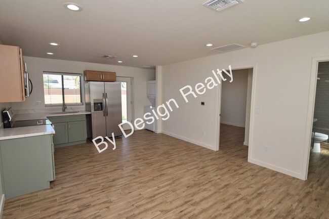 Building Photo - Contemporary 1 Bed 1 Bath with Beautiful F...