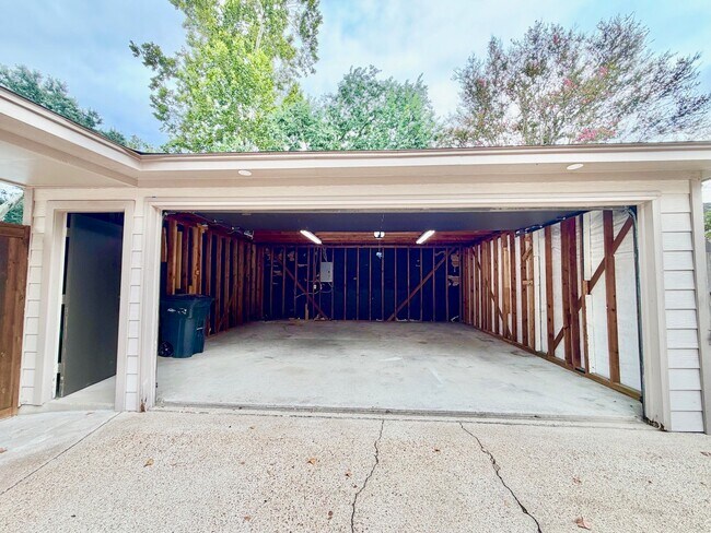 Building Photo - 18315 Forest Town Dr