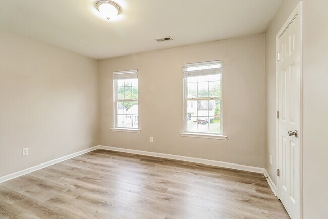 Building Photo - 1024 Valley Ridge Rd