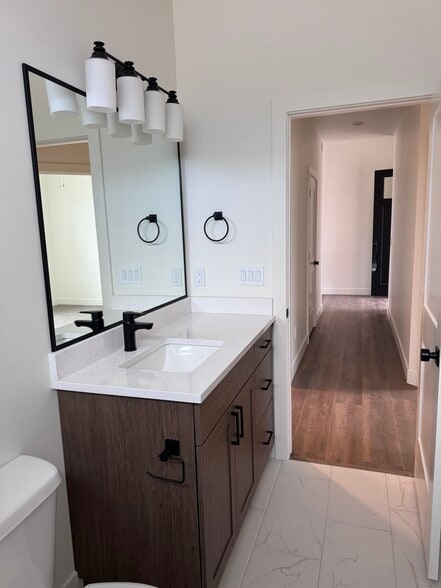 Guest Bath - 4404 W 300 N