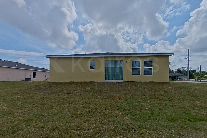 Building Photo - 21262 Quesada Ave