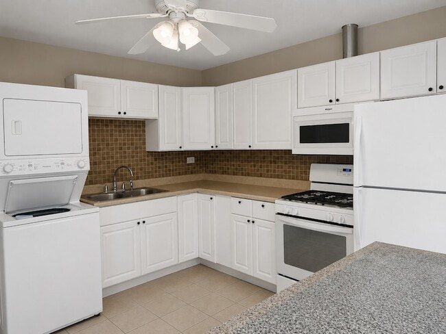 Building Photo - 6847 Hawthorne Ln