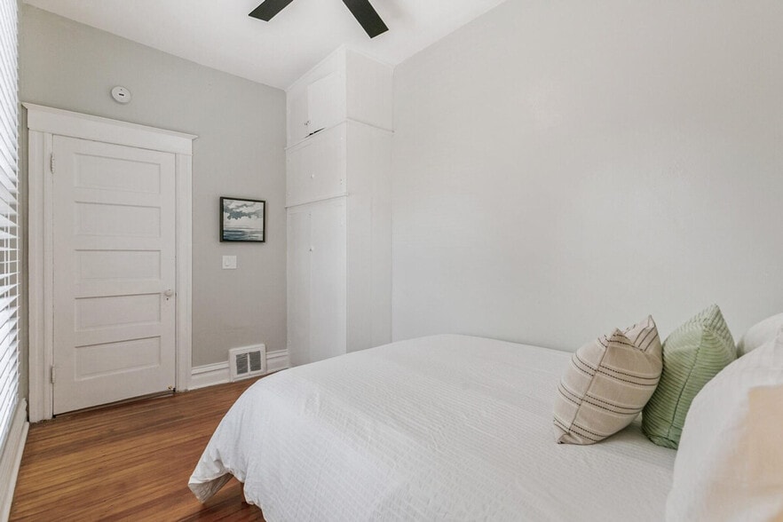 Building Photo - 2619 E 12th Ave