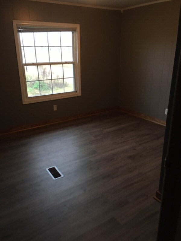 Building Photo - 606 Charlie Kuntz Rd