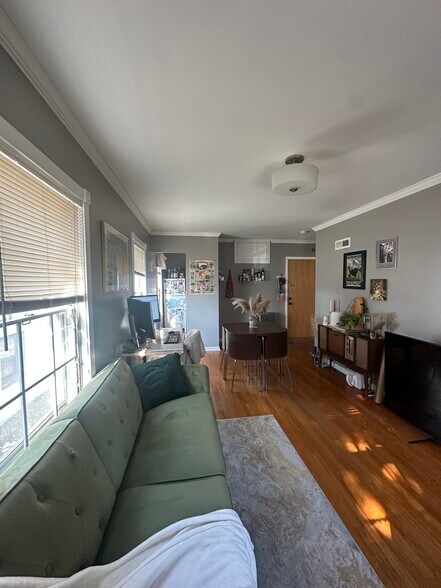 living area - 310 W Lakeside St