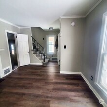 Building Photo - 3 BED 1.5 BATH SINGLE FAMILY HOME IN CLEVE...