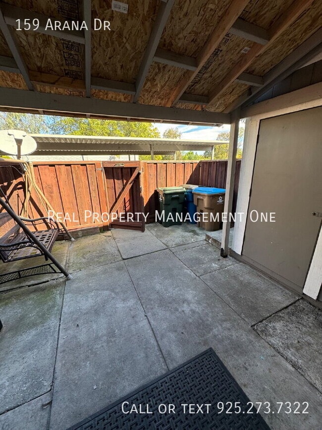 Building Photo - 159 Arana Dr