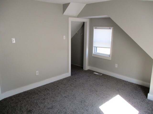 Building Photo - 916 W Olive St