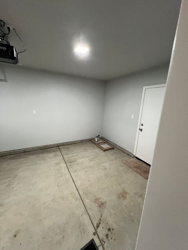 Building Photo - 512 Forrest Ave