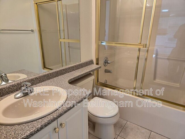 Building Photo - 3013 Pacific St