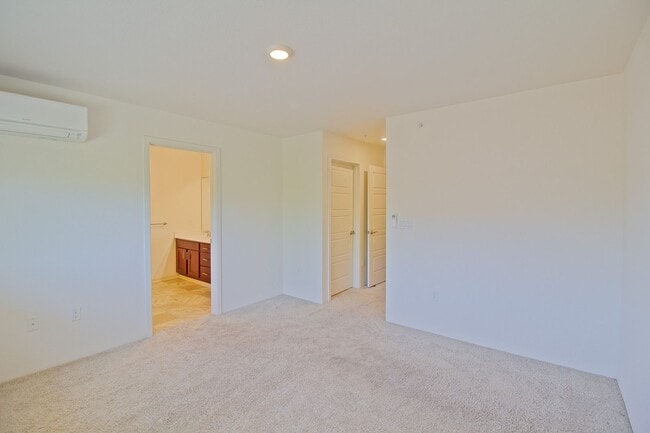 Building Photo - 3BD/2.5BA/Townhome with Private Patio and ...