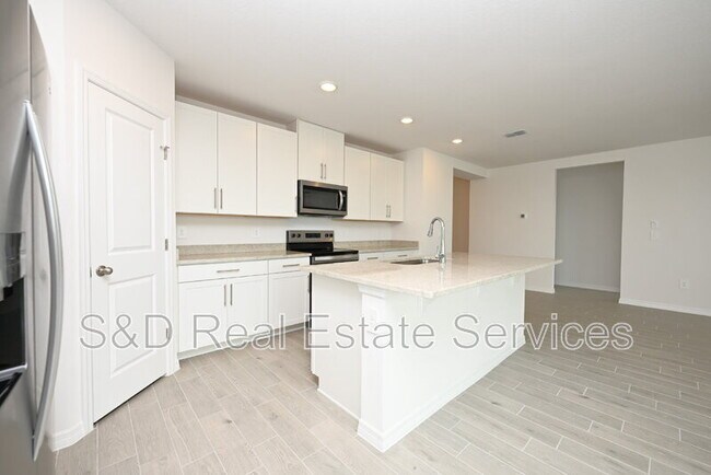 Building Photo - 2106 Rosewood Dr