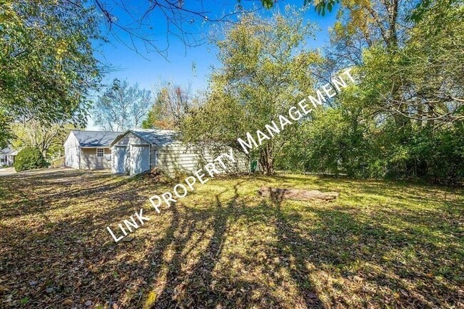 Building Photo - 2310 N Chamberlain Ave