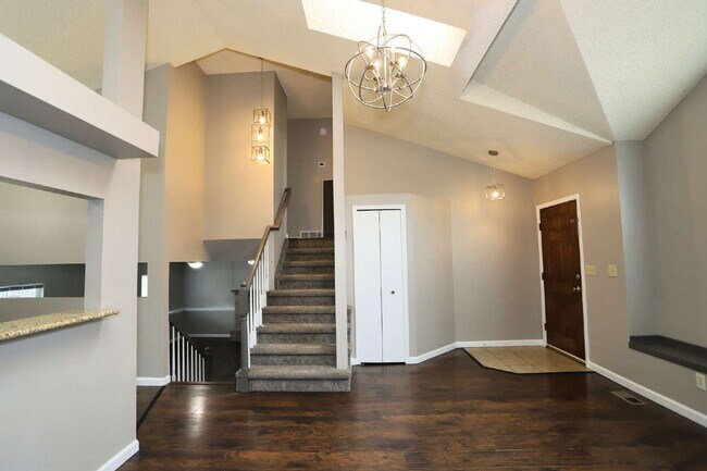 Building Photo - Beautifully Updated Split-Level Home with ...