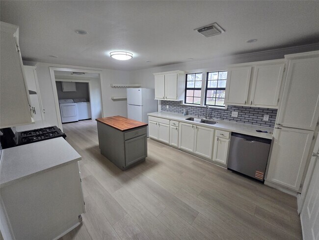 Building Photo - 9254 Haddick St