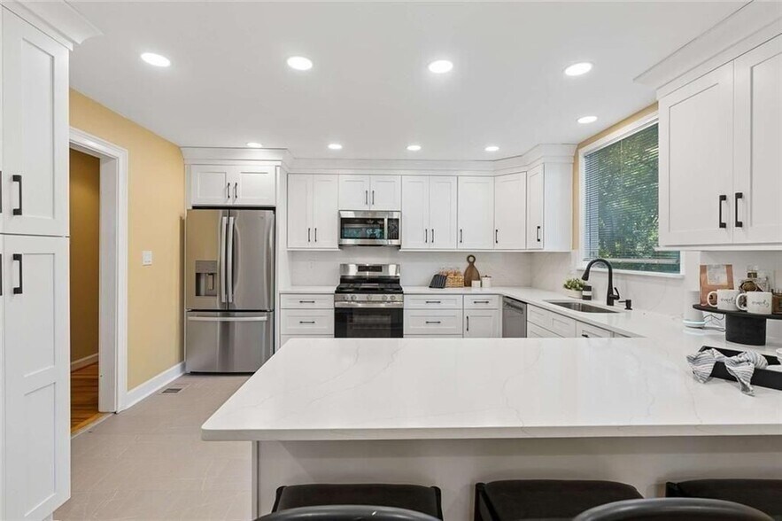 Building Photo - 805 Holmes St NW