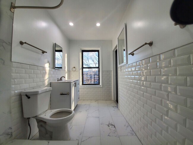 Building Photo - 218 Van Buren St