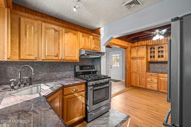 Building Photo - 72 Whalepond Rd