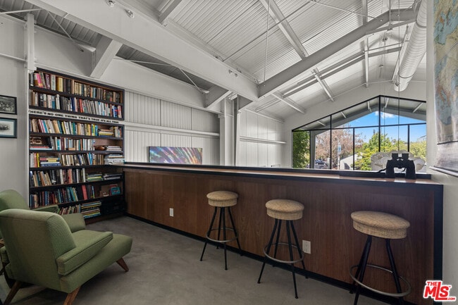 Building Photo - 548 Rose Ave