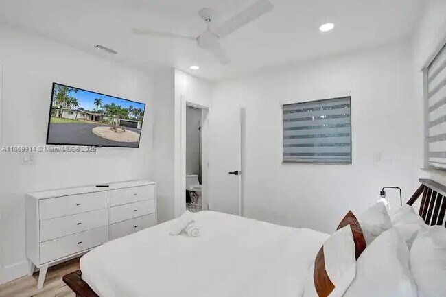 Building Photo - 2100 SW 28th Way