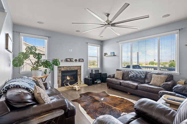 Building Photo - 15411 Village Cir E