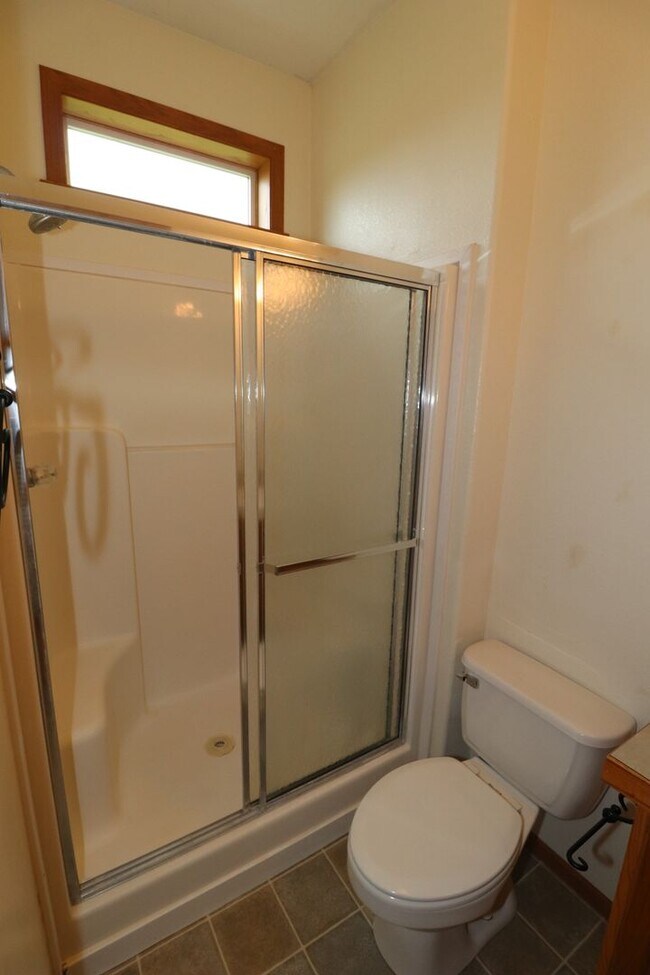 Building Photo - Spacious Home for rent!