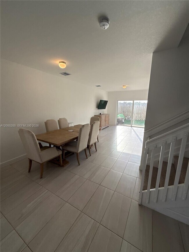 Building Photo - 412 NW 12th Pl