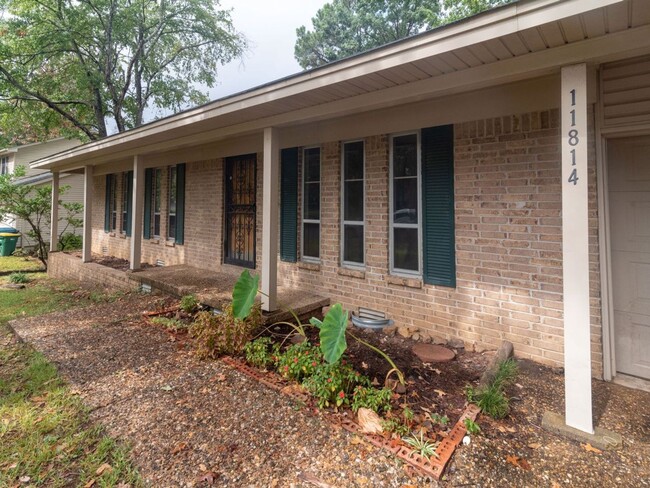 Building Photo - 11814 Ashwood Dr