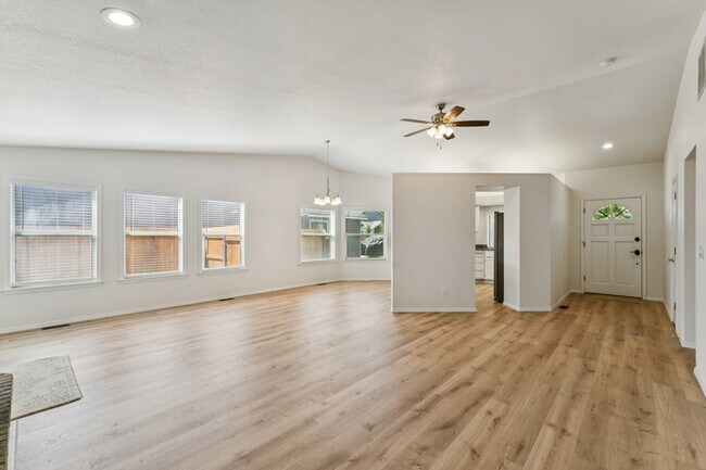 Building Photo - 5360 N Noble Fir Ave